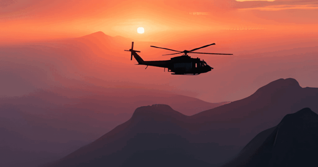 夕焼けの中飛ぶヘリコプター