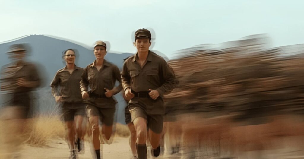 訓練するアメリカ海兵隊員たち